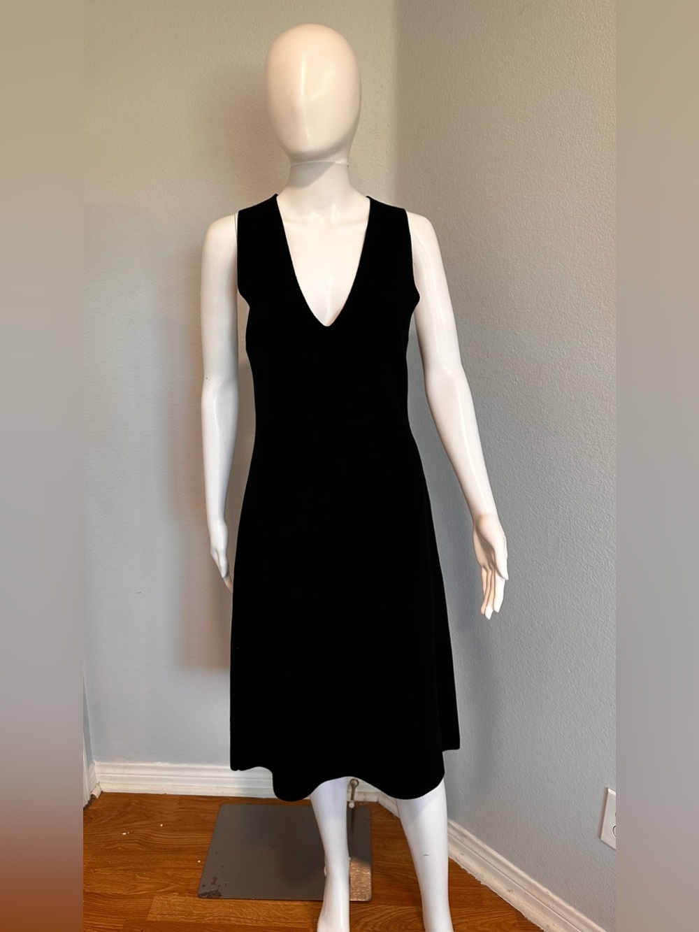 Ann Taylor Classic Black V-Neck Knit Women's Dress With Open Back Slit